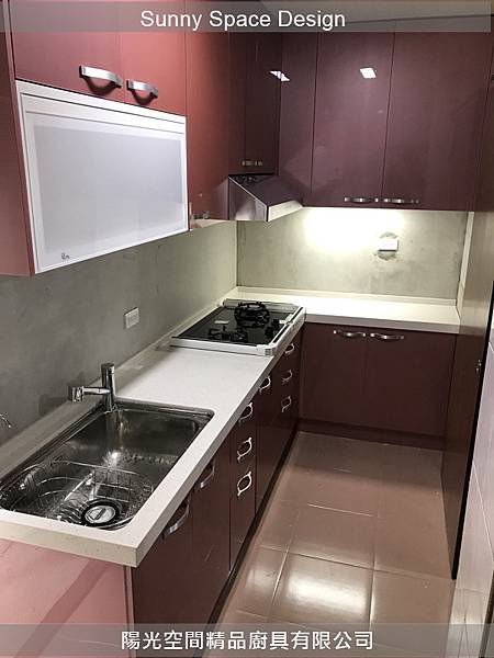 板橋金門街沉穩紅L型廚具完工全景
