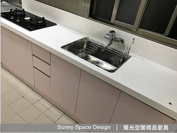 假門板修飾牆面不直角細節