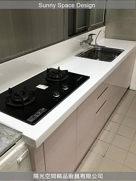 粉嫩系水晶門板113與樂天人造石EY510配色