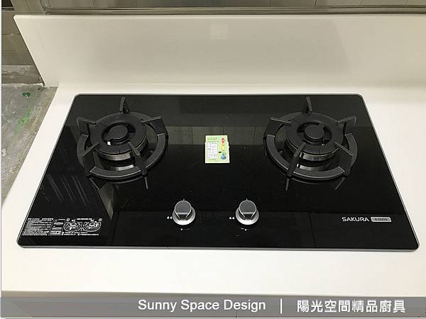 同色木三抽收納配置