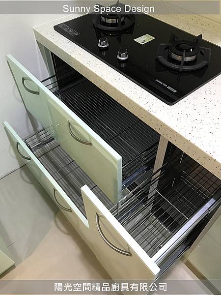 大尺寸水槽與鵝頸龍頭