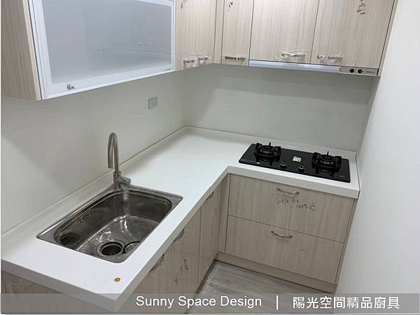 永和永亨路L型廚房媽媽與孩子一起開冰箱拿點心