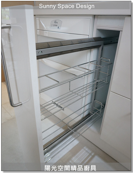 側拉調味架收納展示