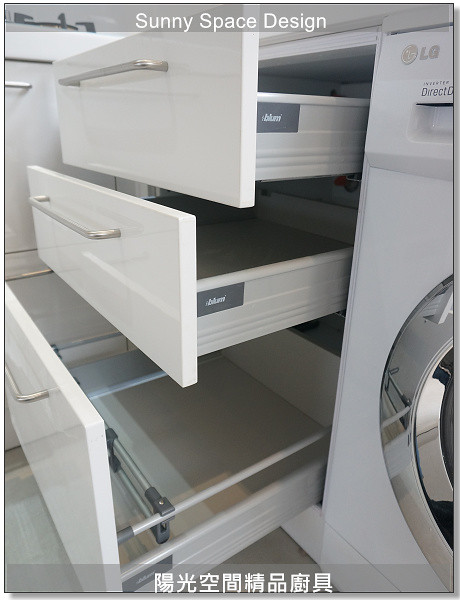 廚房整體動線與光線