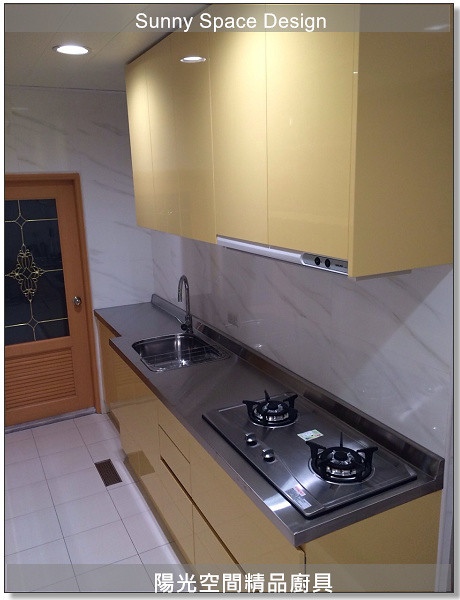 板橋｜結晶鋼烤一字型廚房｜櫻花瓦斯爐配置
