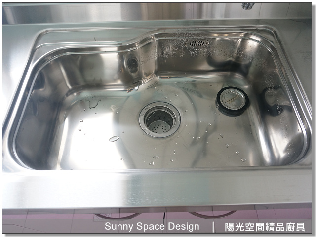 瑋俊海灣型水槽U1-785與不鏽鋼桶身內部