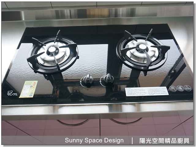 電器櫃開放式收納與鋁腳設計