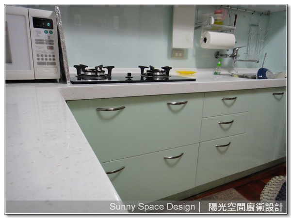 瓦斯爐與水槽同側動線配置
