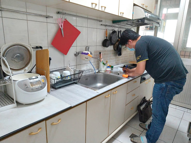 屋主見證 屋主滿意的笑容與新廚房合影