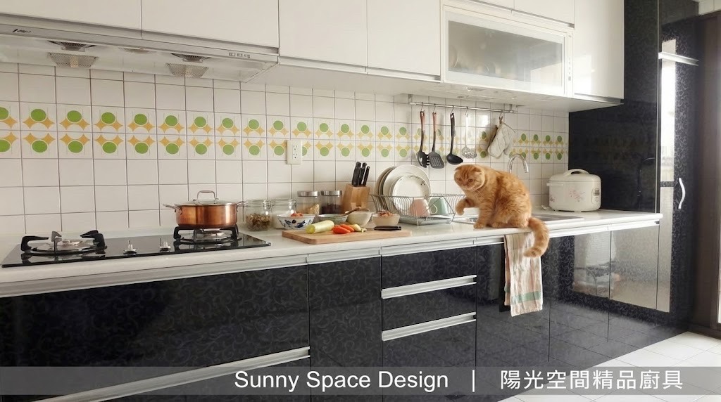 300cm 巴洛克藤蔓花紋廚具 × 美耐門板 × G 型鋁把手｜陽光空間精品廚具