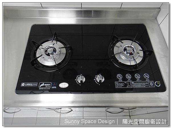 不銹鋼檯面與美耐門板細節