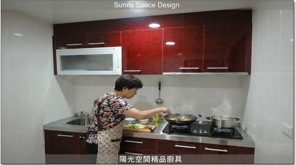 深坑北深路酒紅水晶門板廚具 × 不鏽鋼檯面｜陽光空間精品廚具