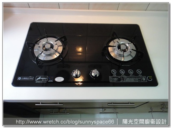 客製化窗邊雙面上櫃設計