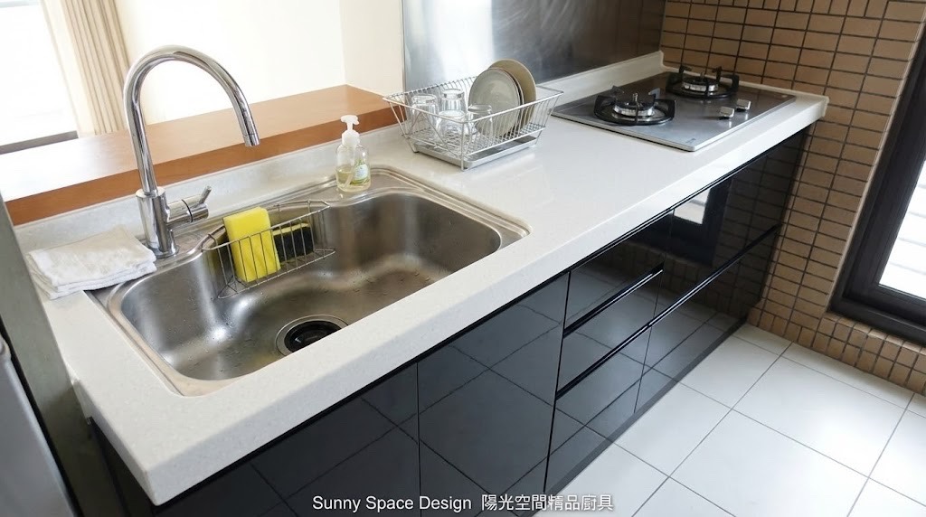 板橋文化路局部廚房翻新 × 黑色結晶鋼烤下櫃 × 人造石檯面｜陽光空間精品廚具