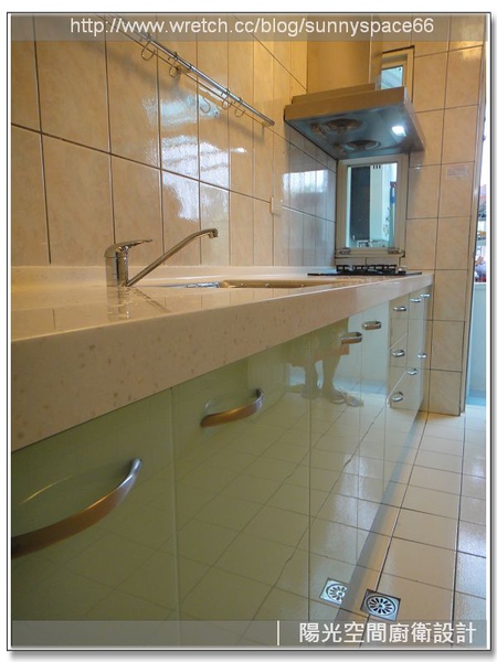 完工後清爽開闊的廚房空間