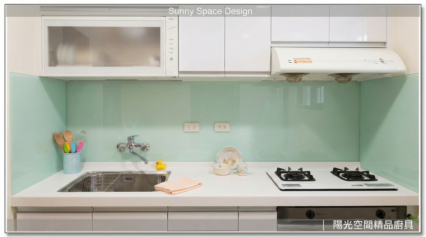 土城裕民路白色一字型廚具 × 水晶門板 × 崁鋁把手｜陽光空間精品廚具