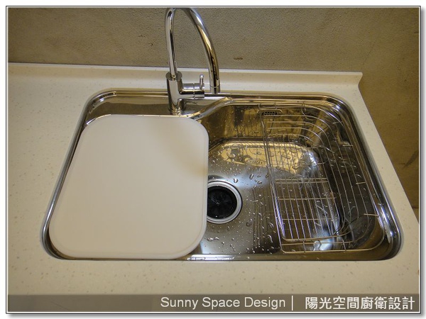 烤漆玻璃牆面反射效果與質感