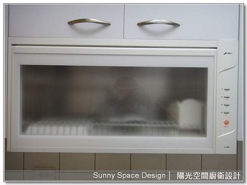 壁式龍頭與水槽置中配置