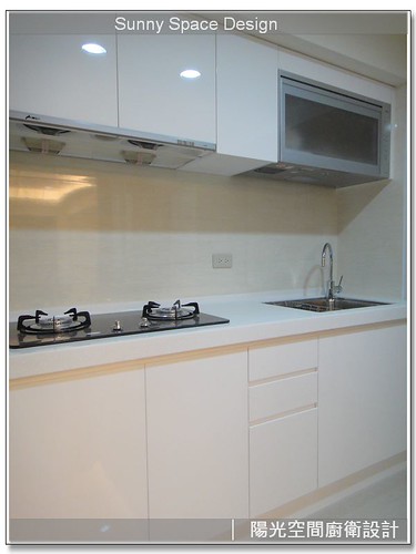 完工後乾淨俐落的廚房氛圍