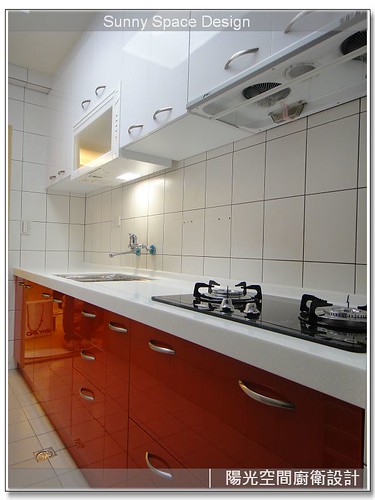 下櫃白色水晶門板質感