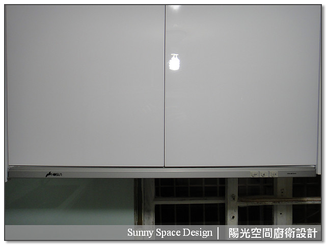 吊櫃包覆瓦斯表與不同長度設計