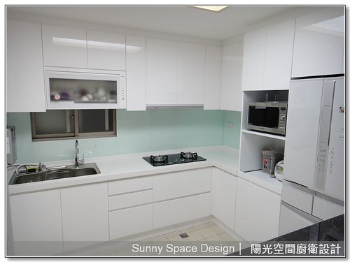 爐下拉籃收納配置