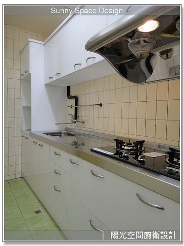 電器櫃內部托盤與插座配置