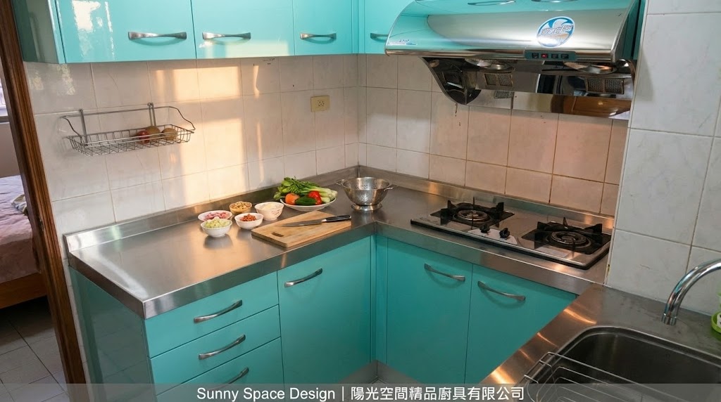 中和連勝街不鏽鋼水晶門板廚具完工照
