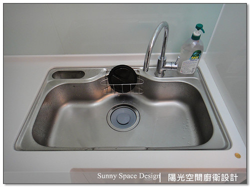 吧檯背面隱藏式收納空間