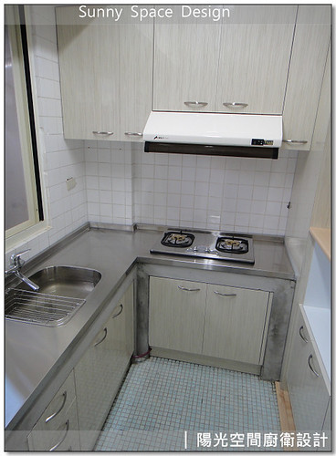 不銹鋼檯面與美耐門板搭配