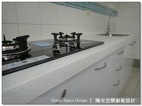 單水槽與三用龍頭整體配置近照