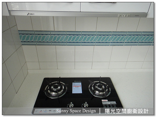 廚房安裝完成與地板完工合影