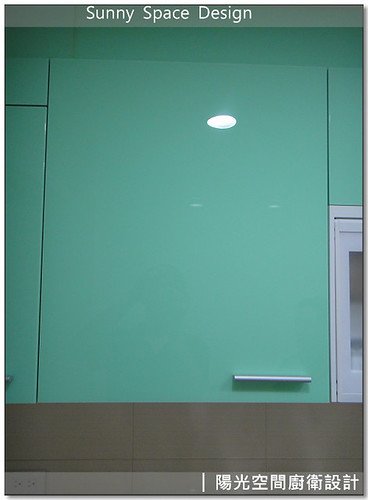 吊櫃內包覆電箱設計