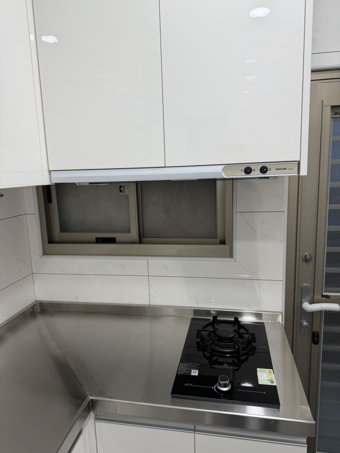 單口爐配置 不鏽鋼檯面與單口爐近照