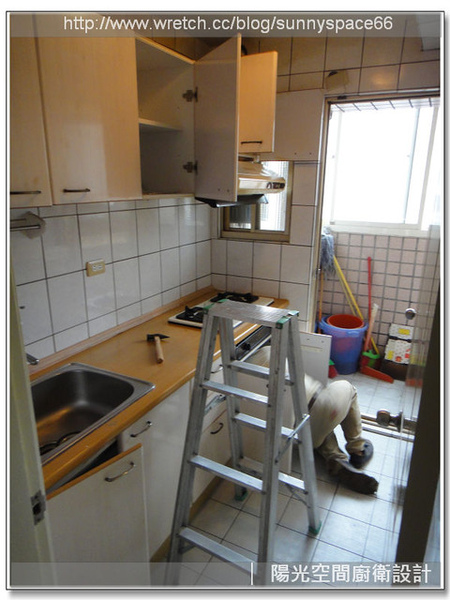 木紋門板與窗景光線