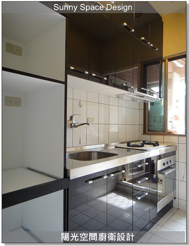 整體廚房完工後的現代高級感