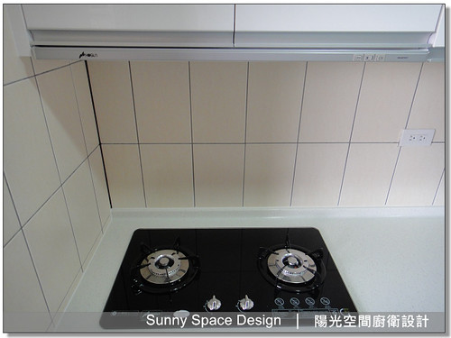 G型隱藏把手結晶鋼烤門板近拍