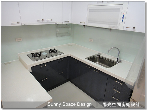 雙高度吧檯與下降檯面配置