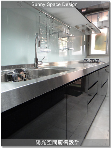 收納抽屜與拉籃配置