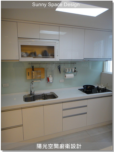 整體完工後清爽明亮的廚房氛圍