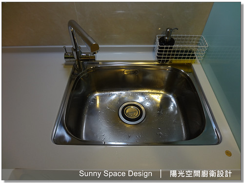 新莊中正路 L 型淡綠色水晶門板小夫妻廚房全景