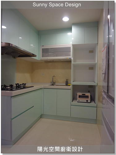 隱藏式把手 45 度斜切水晶門板細節