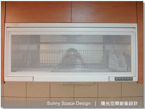 外側跳色木紋餐具櫃