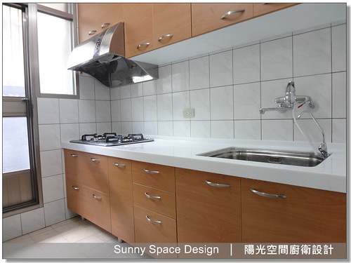 鋁腳柱取代踢腳板設計