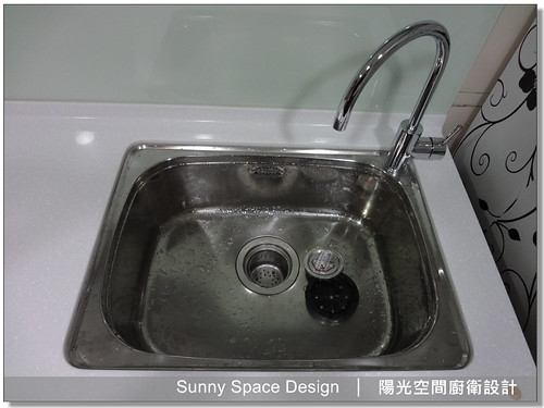 大面寬 180cm 電器櫃與後陽台動線