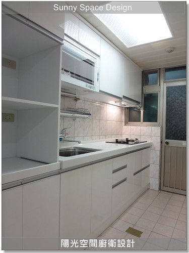 整體完工後乾淨明亮的廚房空間