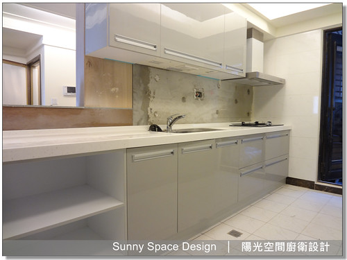 三重崁入式G把手設計｜六面結晶鋼烤門板細節