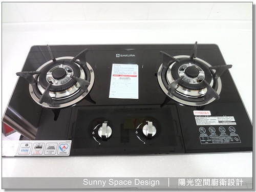 水晶銀色門板與韓國人造石檯面細節