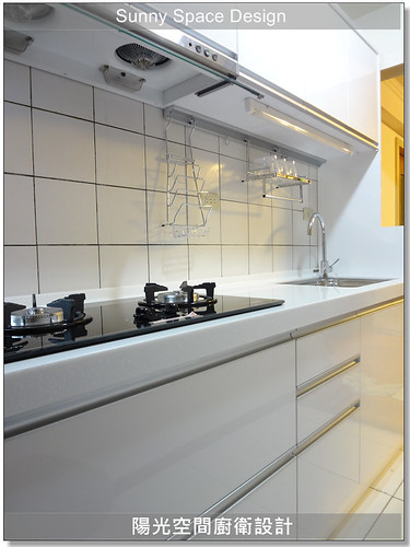 水槽旁特製擋水立板設計
