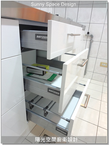 三段式抽屜瓶架收納